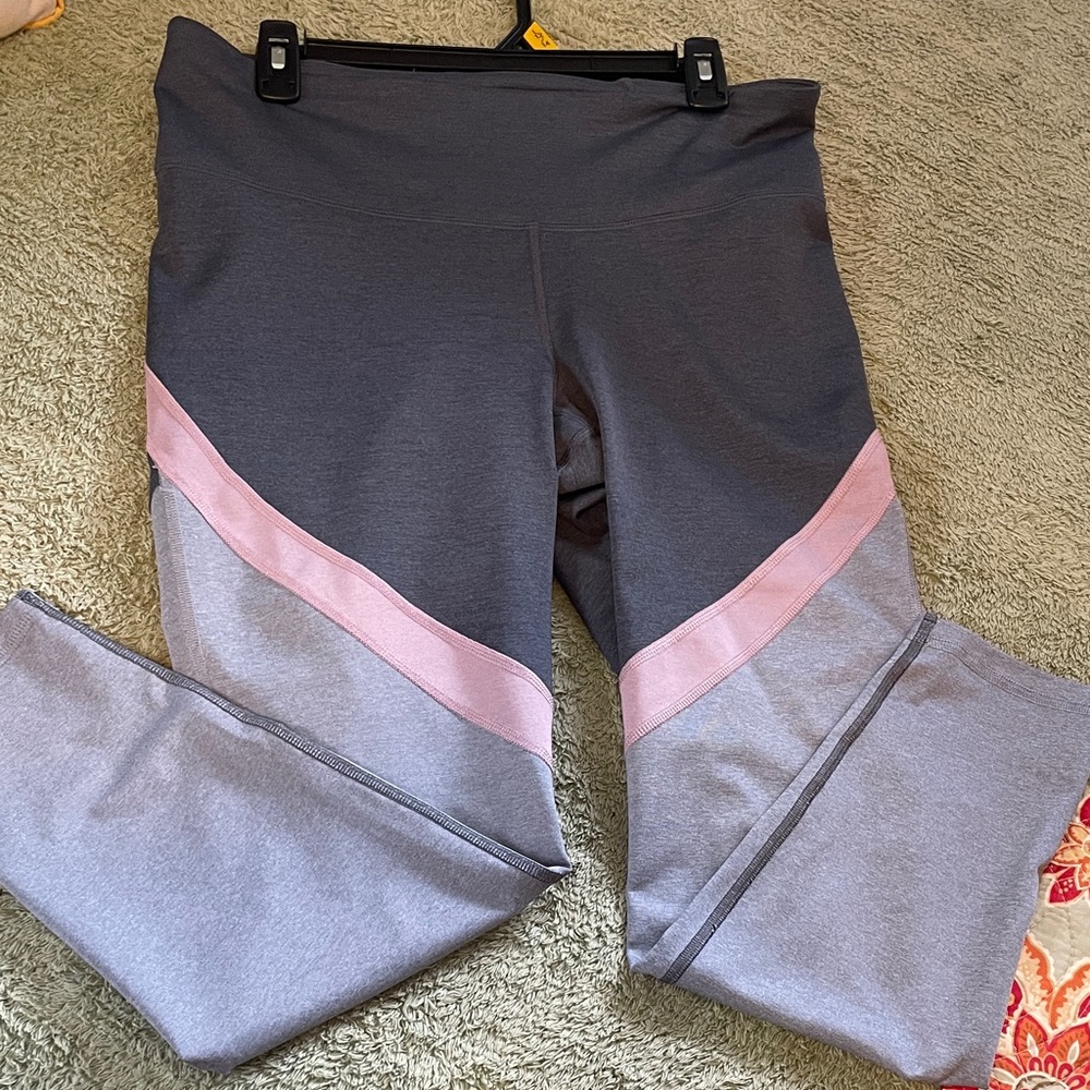 Old Navy Women’s Gray and Pink Leggings